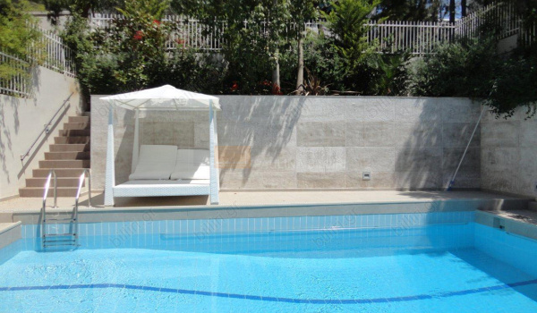 Πισίνα - Swimming pool